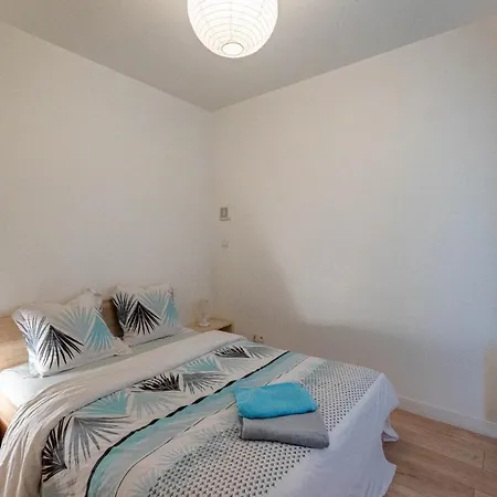 Les Platanes Apartment *